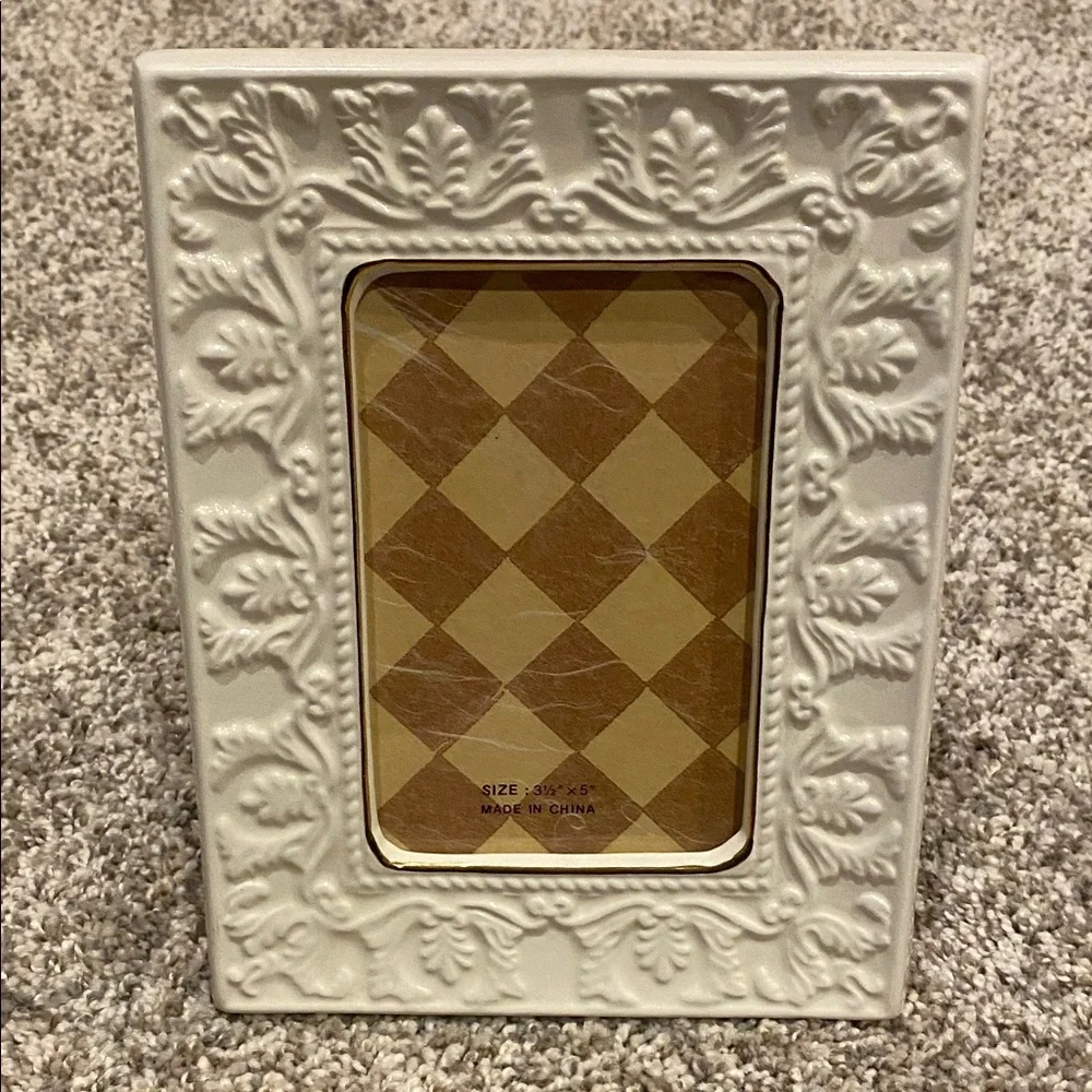 Decorative Ceramic Off White Photo Frame with Glass. 3.5 x 5”